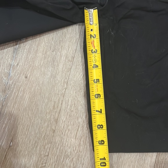 Black shorts with zipper and pockets - Picture 6 of 6